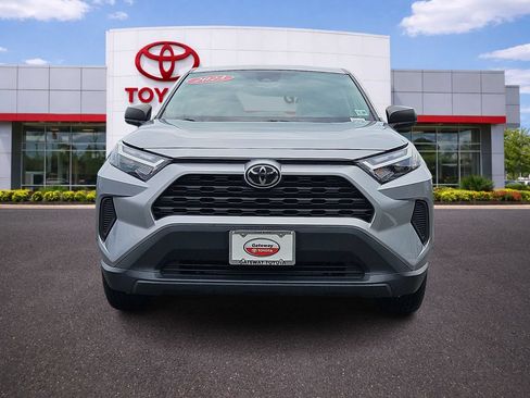 Used 2023 Toyota RAV4 LE AWD/4WD image 2
