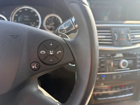 Used 2011 Mercedes-Benz E 550 4MATIC Sedan image 26