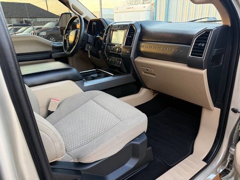 Used 2017 Ford F250 XLT w/ XLT Premium Package image 19
