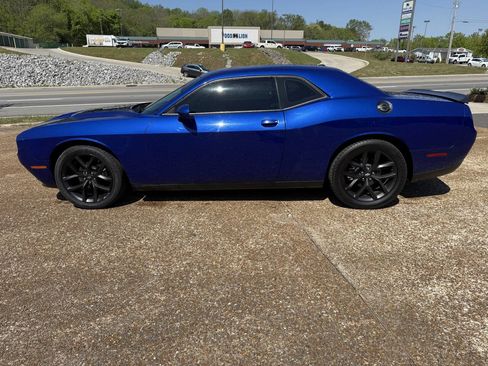 Used 2021 Dodge Challenger SXT w/ Blacktop Package image 8