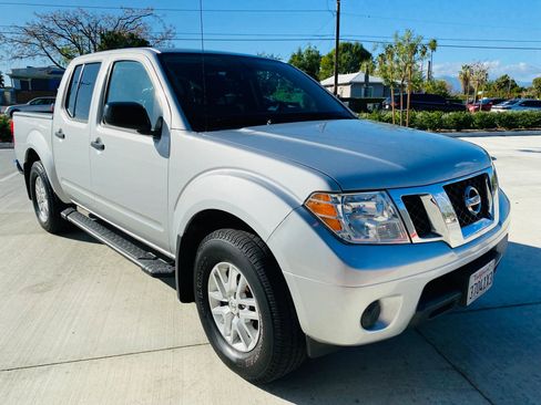 Used 2019 Nissan Frontier SV image 9