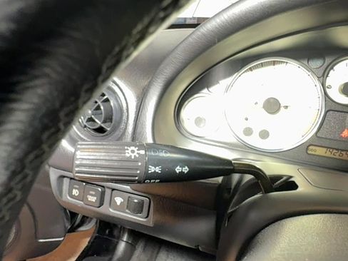 Used 2002 MAZDA MX-5 Miata image 28