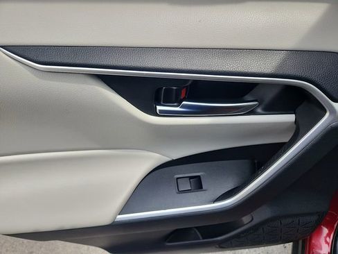 Used 2020 Toyota RAV4 XLE w/ Convenience Package image 27
