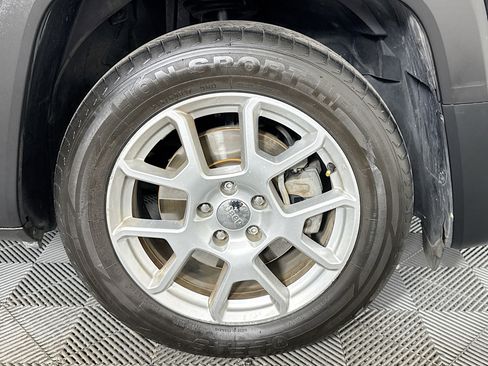 Used 2020 Jeep Renegade Latitude w/ Cold Weather Group image 31