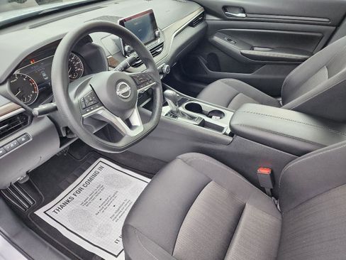 Used 2024 Nissan Altima 2.5 SV image 8