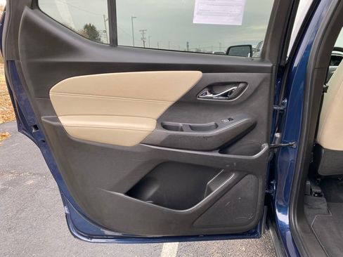 Used 2022 Chevrolet Traverse LS image 16