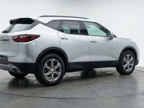 Used 2025 Chevrolet Blazer LT FWD image 9