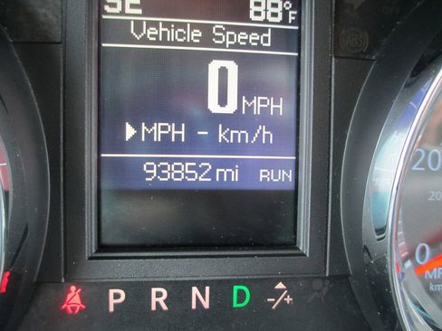 Used 2016 Chrysler Town & Country Touring image 30