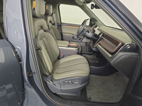 Used 2023 Rivian R1T Adventure image 23