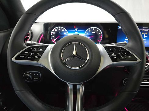 Used 2026 Mercedes-Benz GLB 250 4MATIC image 26