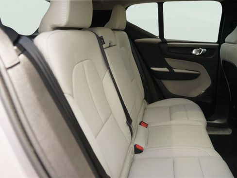 Used 2026 Volvo XC40 B5 Ultra w/ Protection Package Premier AWD/4WD image 17
