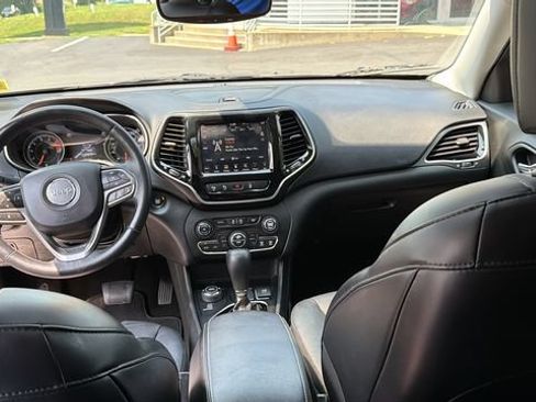 Used 2019 Jeep Cherokee Limited w/ Technology Group AWD/4WD image 32