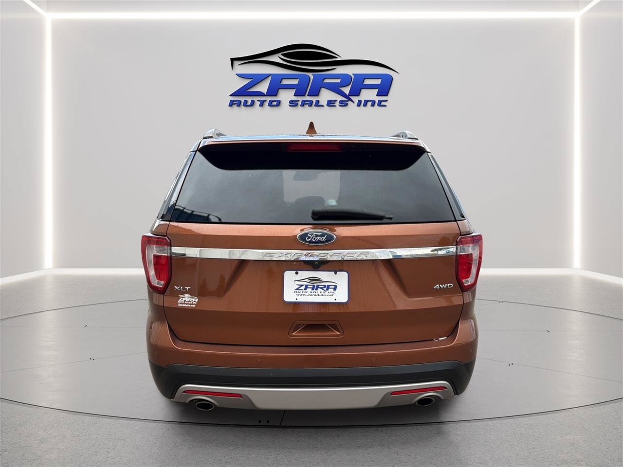 Used 2017 Ford Explorer XLT w/ Equipment Group 202A AWD/4WD image 6