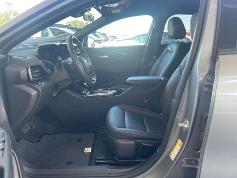 Used 2025 Buick Envista Sport Touring image 24