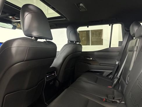 Used 2024 Lexus GX 550 w/ Cold Area Package AWD/4WD image 31