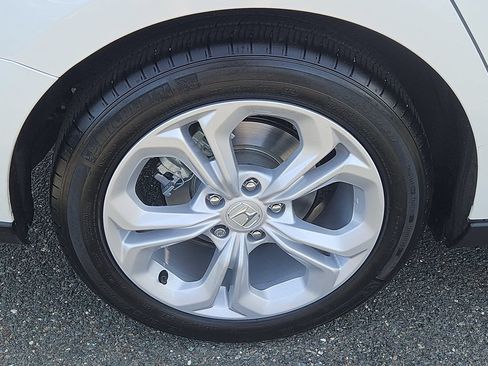 Certified 2025 Honda Accord LX image 9