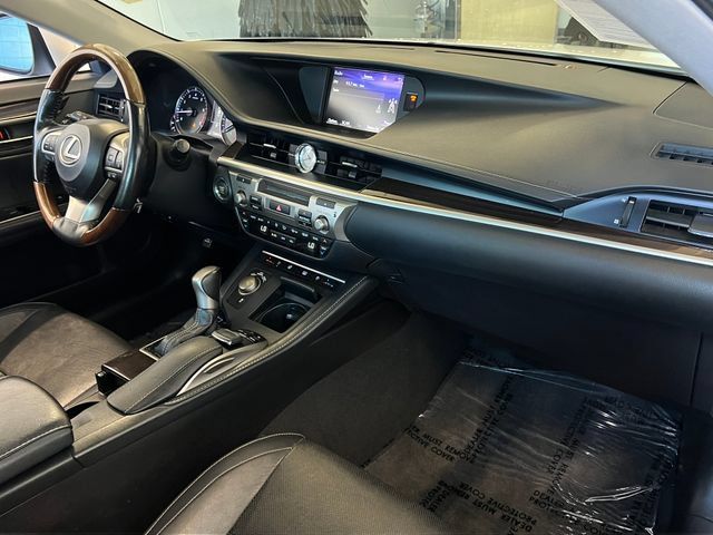 Used 2018 Lexus ES 350 w/ Luxury Package w/Wood Trim FWD image 39
