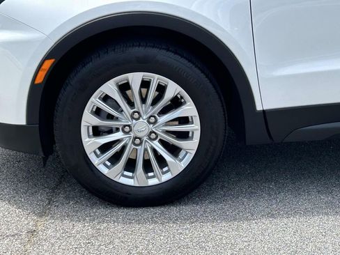 Used 2024 Cadillac XT4 Luxury w/ Cold Weather Package FWD image 9