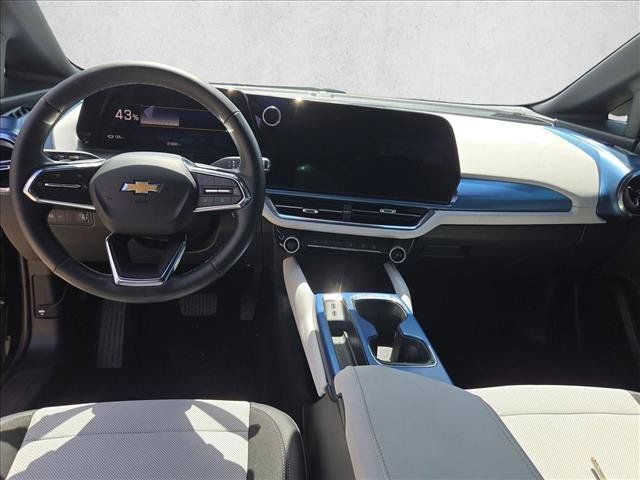 Used 2025 Chevrolet Equinox EV LT w/ Convenience Package FWD image 17