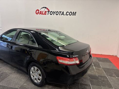 Used 2011 Toyota Camry LE image 9