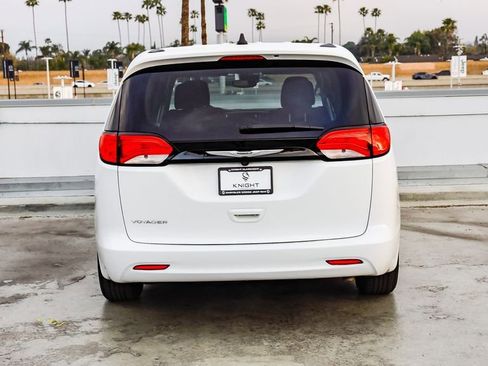 Used 2024 Chrysler Voyager LX FWD image 8