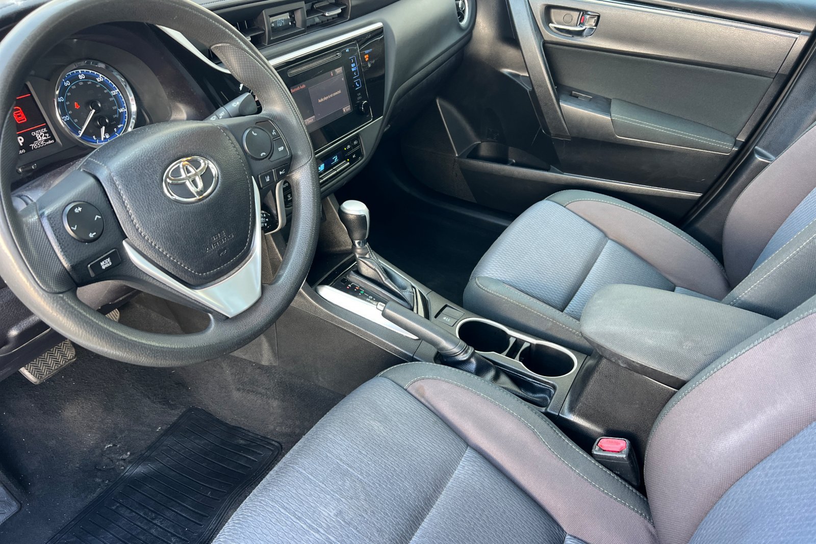 Used 2018 Toyota Corolla LE FWD image 9