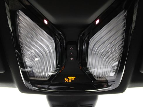 Used 2023 BMW 330i Sedan w/ M Sport Package image 24