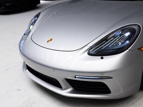 Certified 2022 Porsche 718 Cayman RWD image 32
