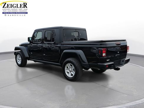 Used 2022 Jeep Gladiator Sport image 7