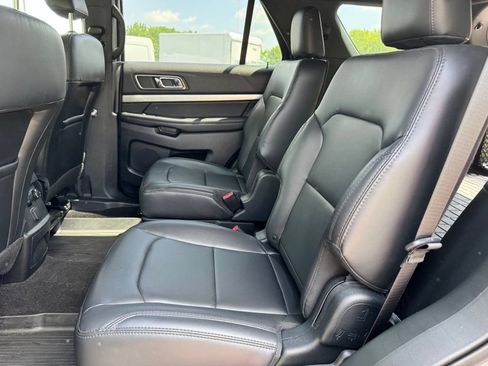 Used 2019 Ford Explorer XLT w/ Equipment Group 202A AWD/4WD image 12
