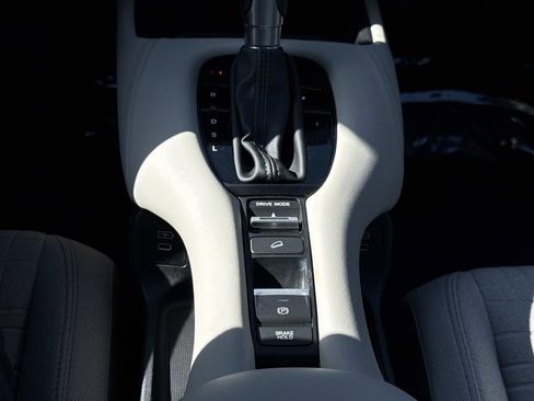Used 2025 Honda HR-V LX image 8