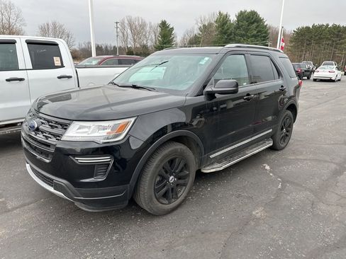 Used 2018 Ford Explorer XLT image 1