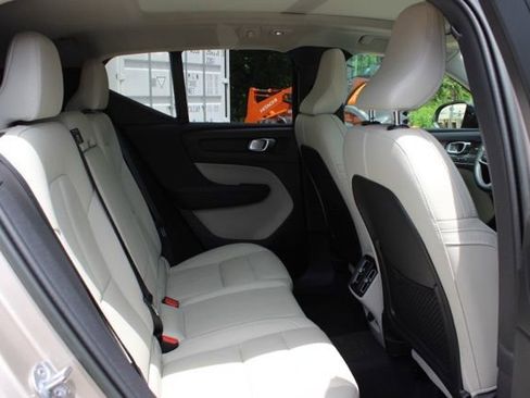 Used 2023 Volvo XC40 B5 Ultimate w/ Climate Package AWD/4WD image 19