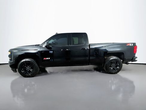 Used 2017 Chevrolet Silverado 1500 LT w/ Midnight Edition AWD/4WD image 4