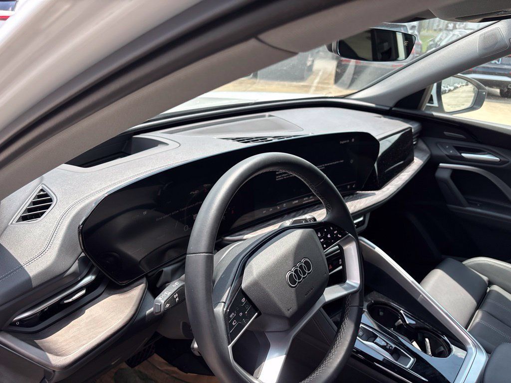Used 2025 Audi Q5 Premium Plus w/ Premium Plus AWD/4WD image 15