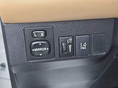 Used 2016 Toyota RAV4 XLE w/ Convenience Package FWD image 24