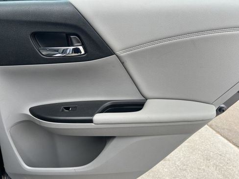 Used 2015 Honda Accord EX image 19