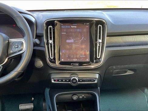 Used 2023 Volvo C40 P8 Recharge Ultimate image 9