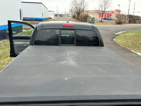 Used 2011 Toyota Tacoma 4x4 Double Cab w/ SR5 Pkg #2 image 23