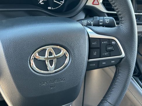 Used 2023 Toyota Sienna XLE w/ XLE Plus Package image 28