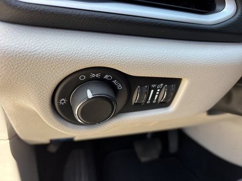 Used 2024 Chrysler Voyager LX FWD image 25