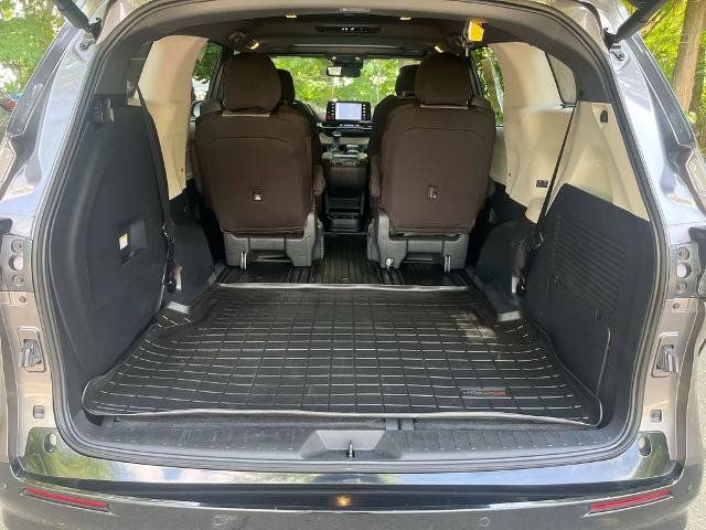 Used 2024 Toyota Sienna Platinum FWD image 25