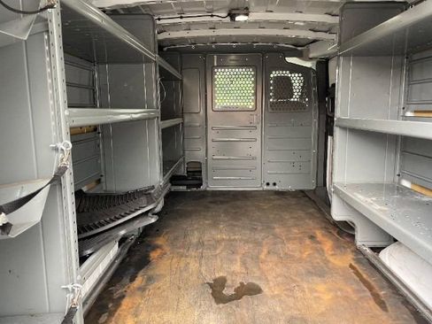 Used 2019 Nissan NV 2500 SV image 10