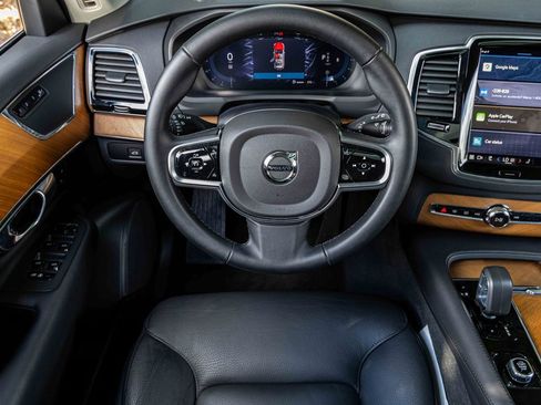 Used 2025 Volvo XC90 B6 Plus image 18