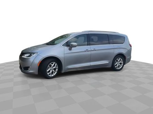 Used 2020 Chrysler Pacifica Limited image 6