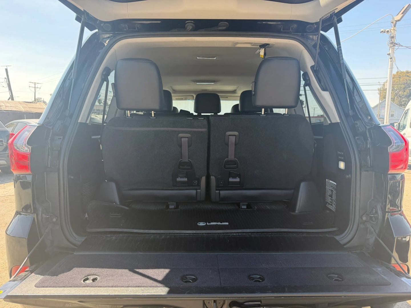 Used 2017 Lexus LX 570 4WD w/ Luxury Package image 15