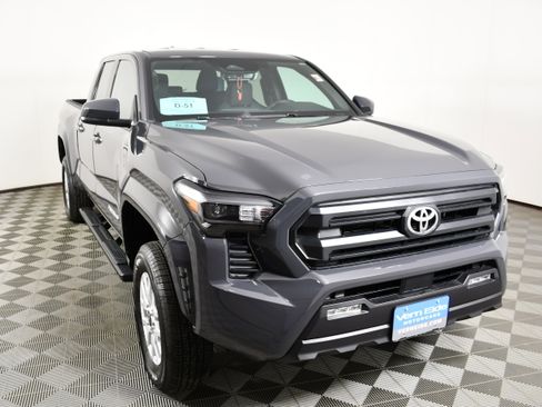Used 2026 Toyota Tacoma SR5 AWD/4WD image 3
