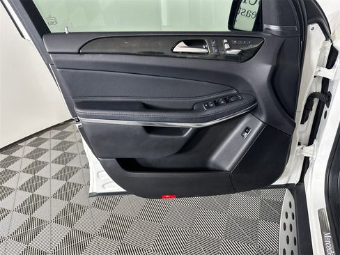 Used 2017 Mercedes-Benz GLS 550 4MATIC image 10