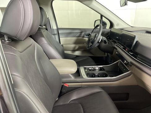 New 2026 Kia Carnival EX image 13