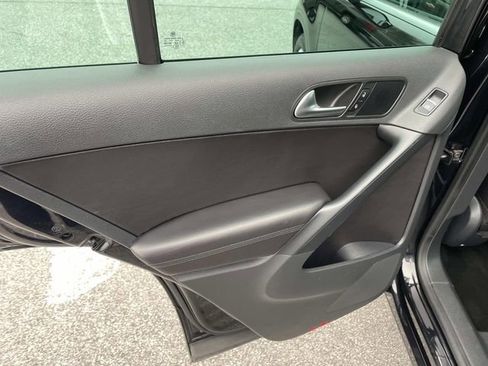Used 2016 Volkswagen Tiguan SE image 11